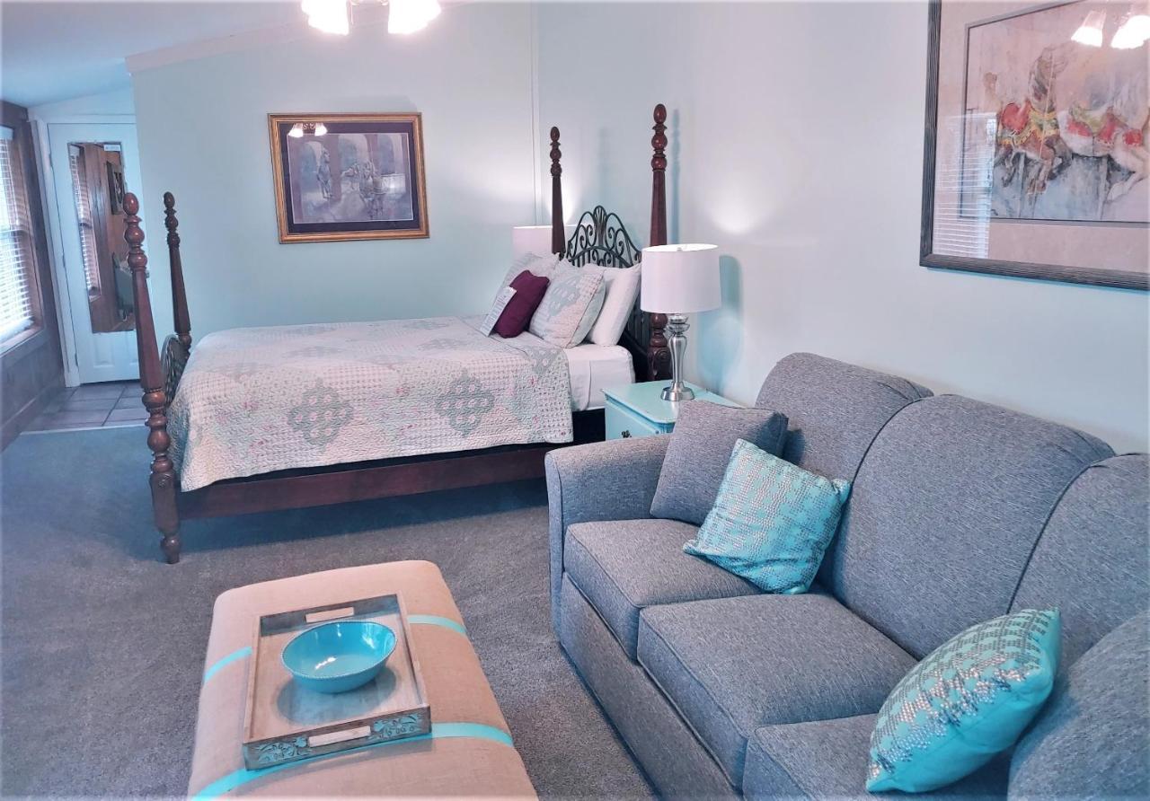 Queen Room with Sofa Bed,817706024:JPEG