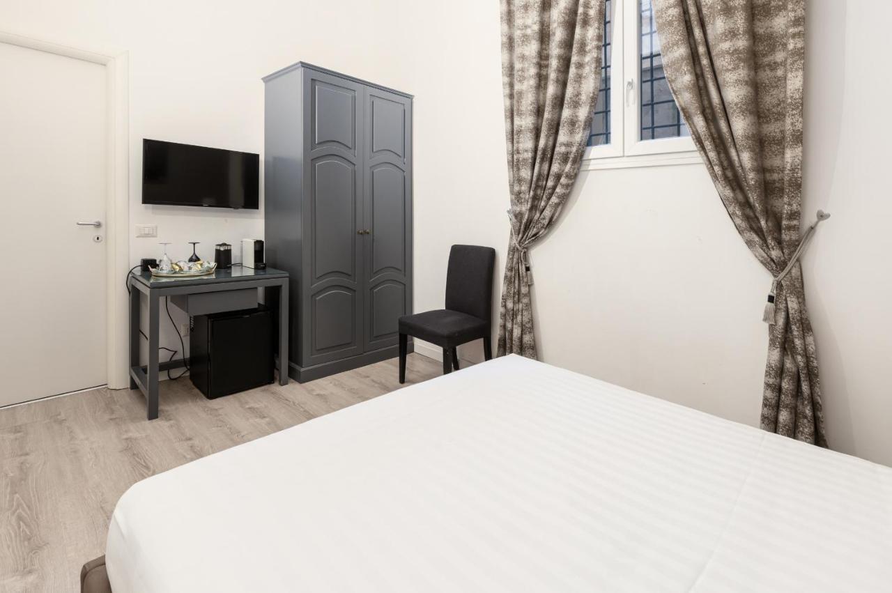 Superior Triple Room-​Via della Frezza