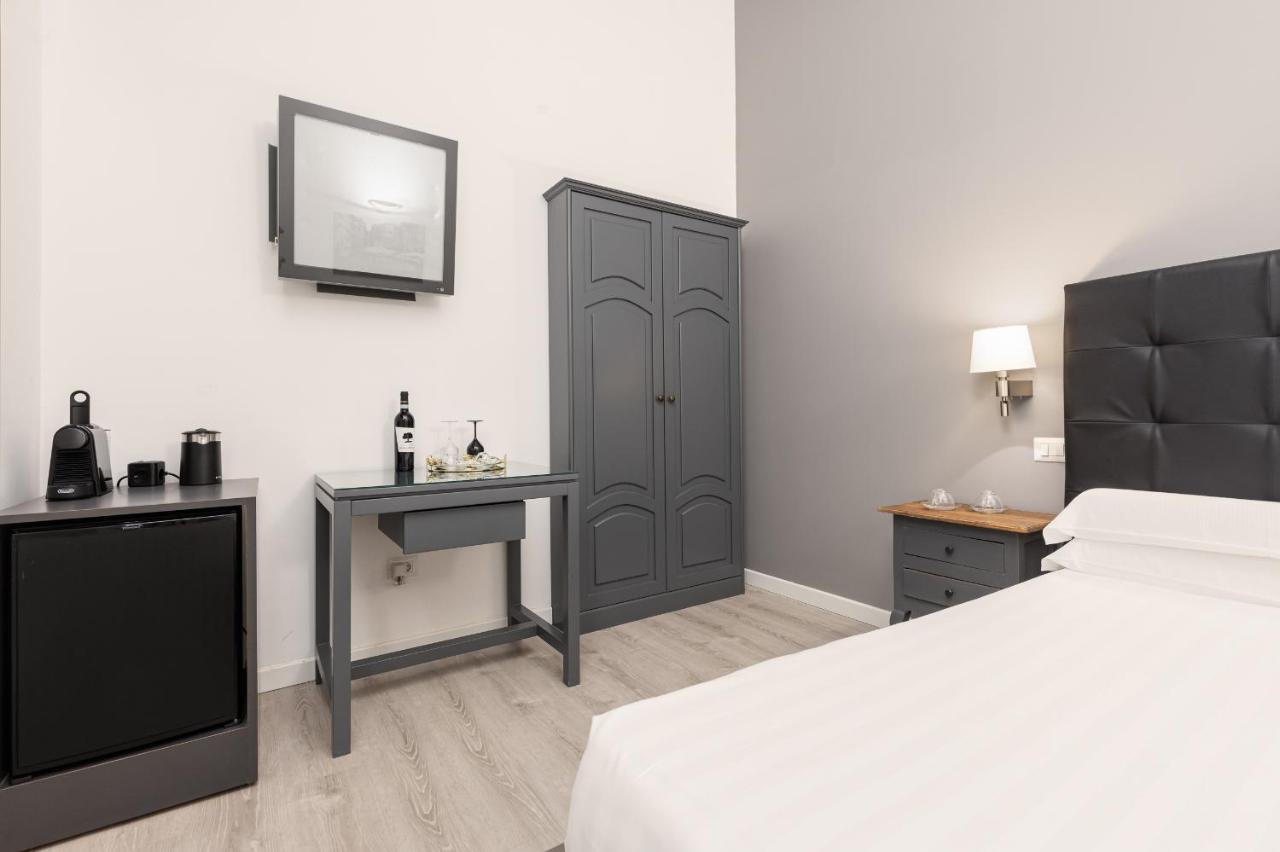 Standard Double Room Via della Frezza