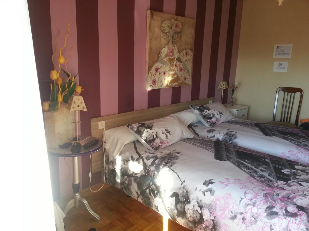 Twin Room,413635548:JPEG