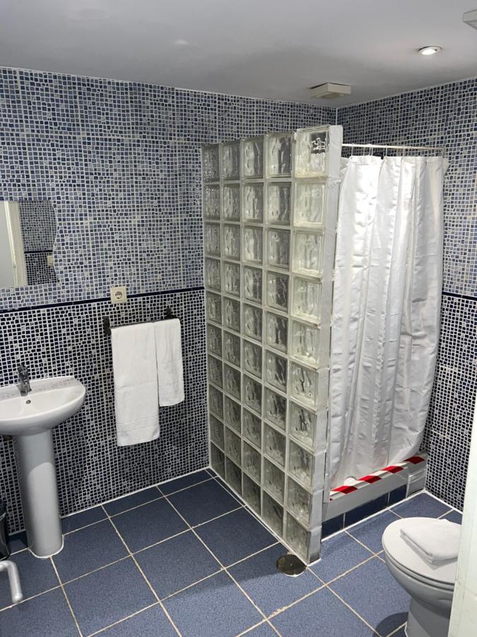 Doble Room with Extra Bed and Shared Bathroom