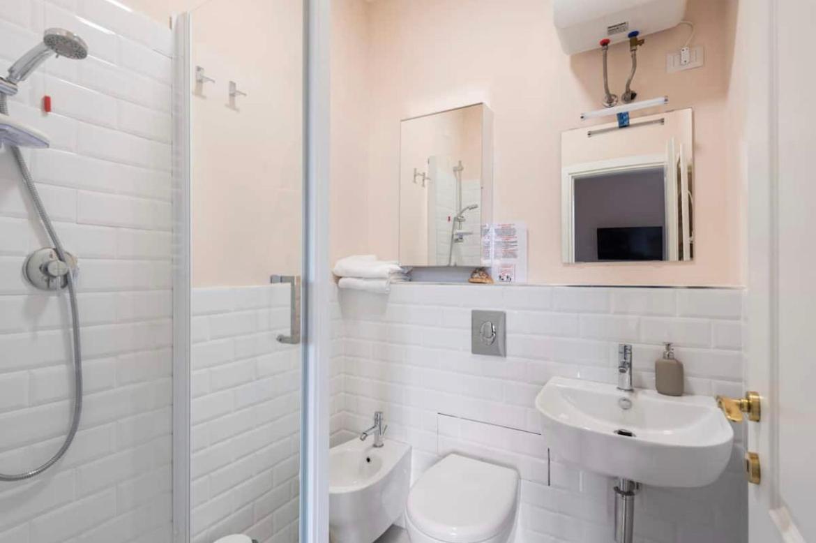 Double Room Private Bathroom