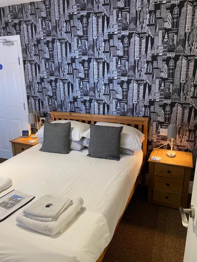 Large Double Room,1324211398:JPEG