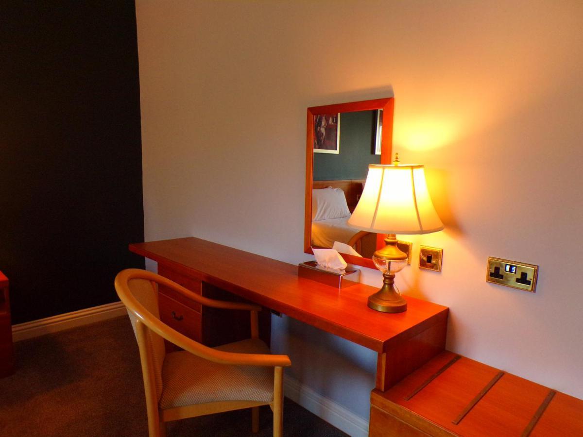 Family Room,1329068633:JPEG