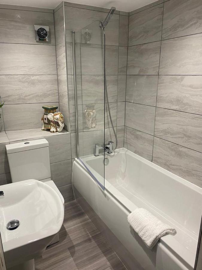Family Room Bathroom,1331537105:JPEG