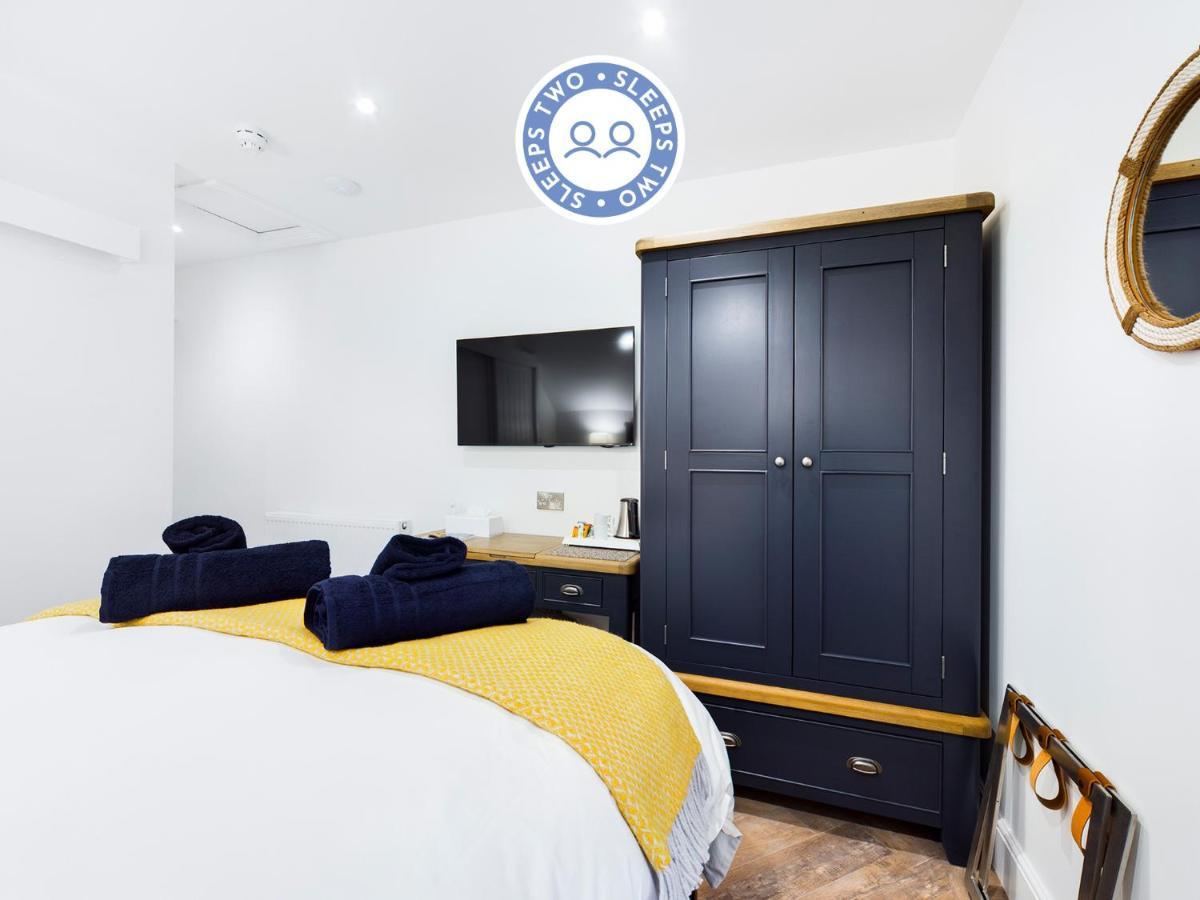 Deluxe Double Room with Shower
