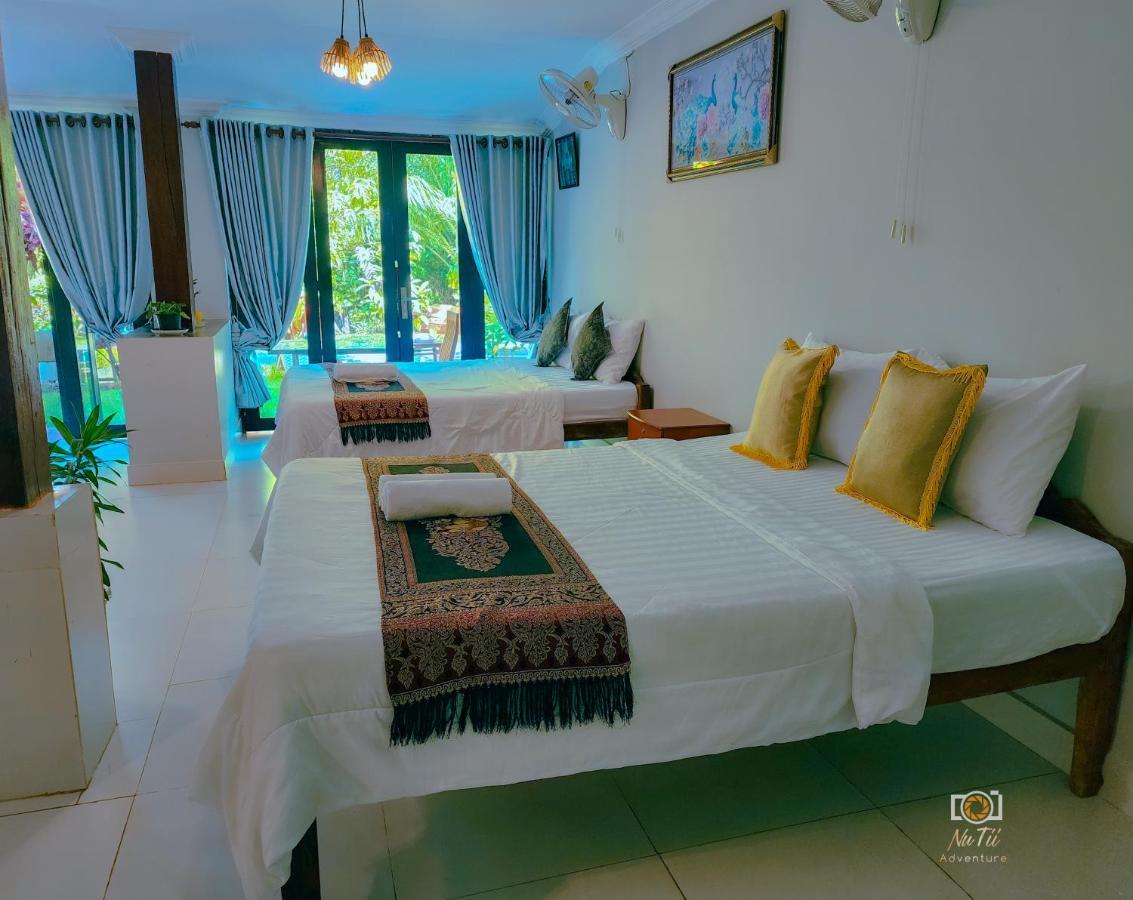 Family Room with Garden View