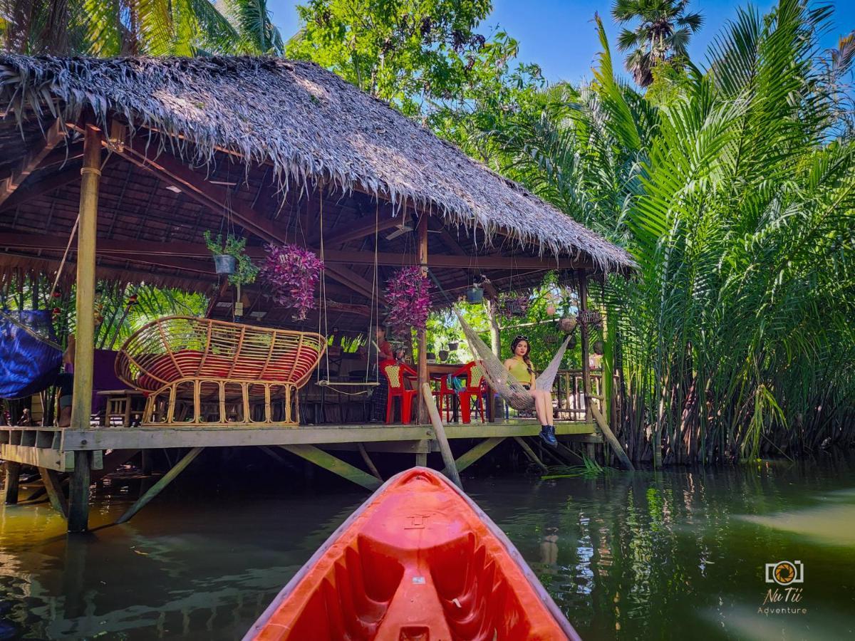 Hut - Water Front