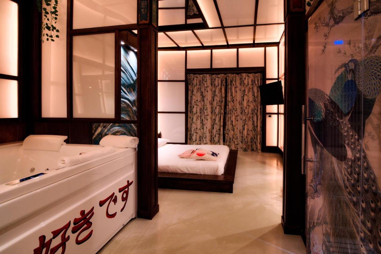 Deluxe Suite Spa Bath