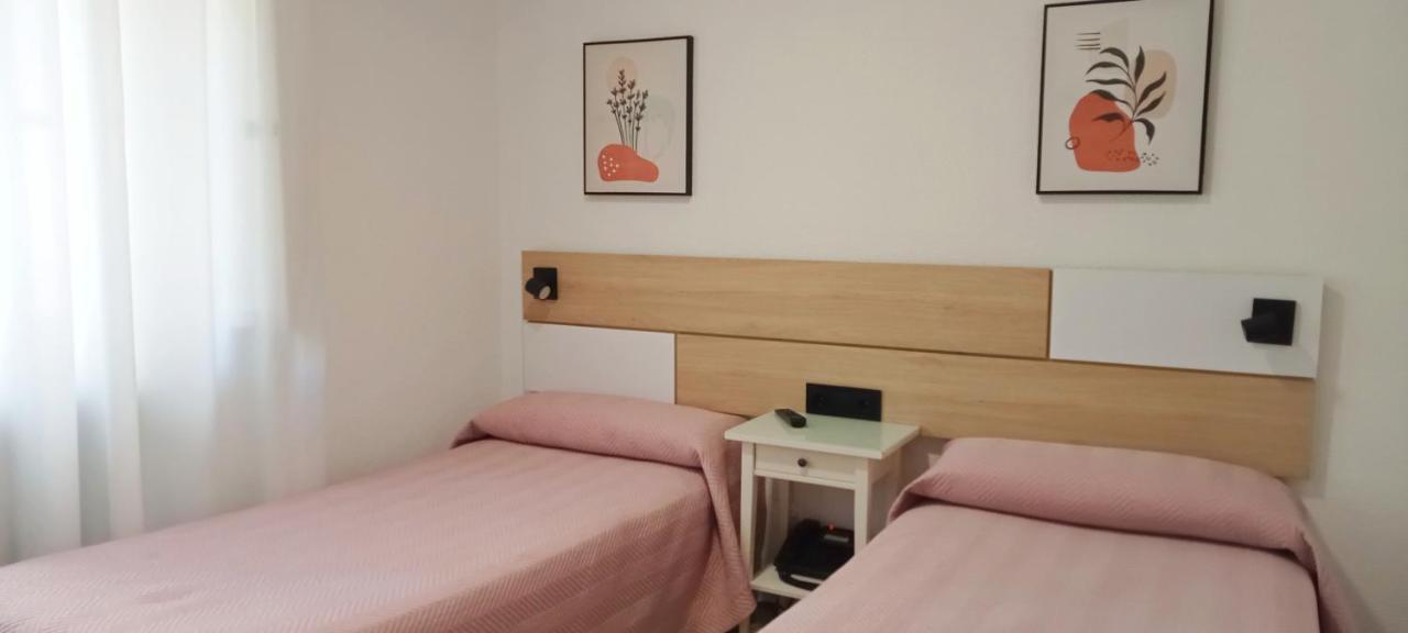 Twin Room,1350664744:JPEG