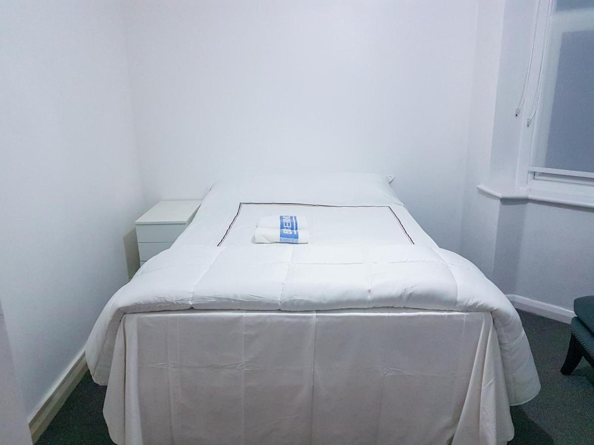 Double Room,1348077668:JPEG