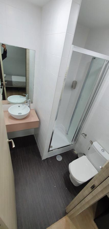 Small Single Room,1353162625:JPEG