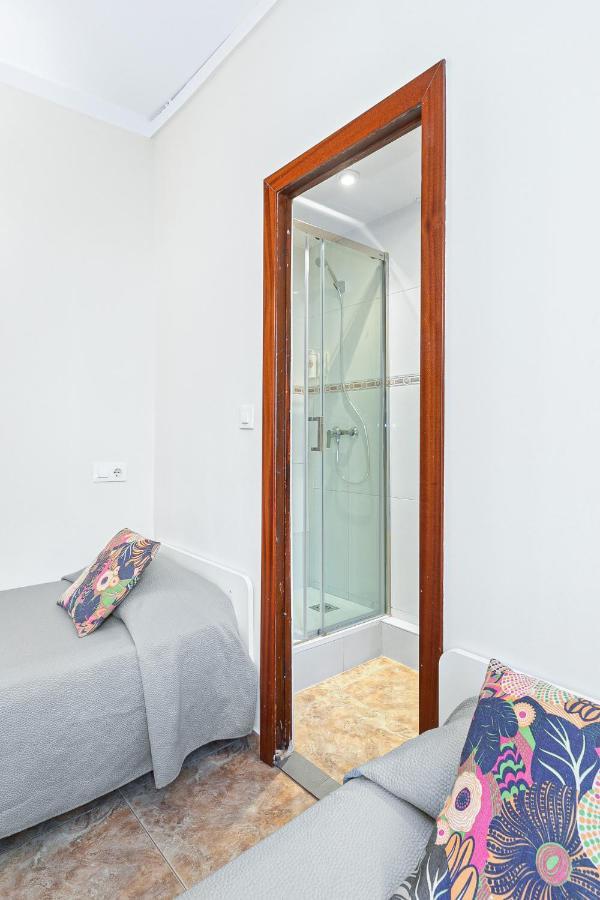 Twin Room with Private Bathroom