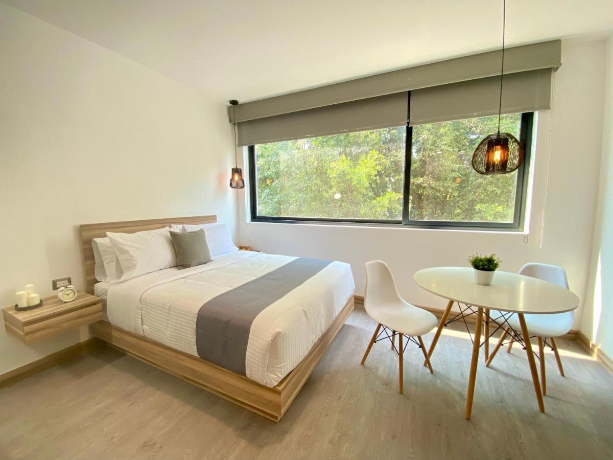 Habitación con cama grande