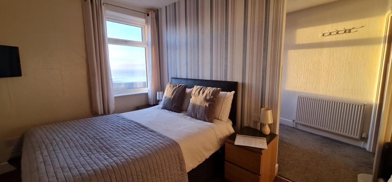 Family Room with Private Bathroom,1356402770:JPEG