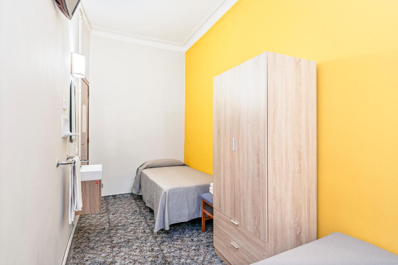 Economy Triple Room with Shared Bathroom