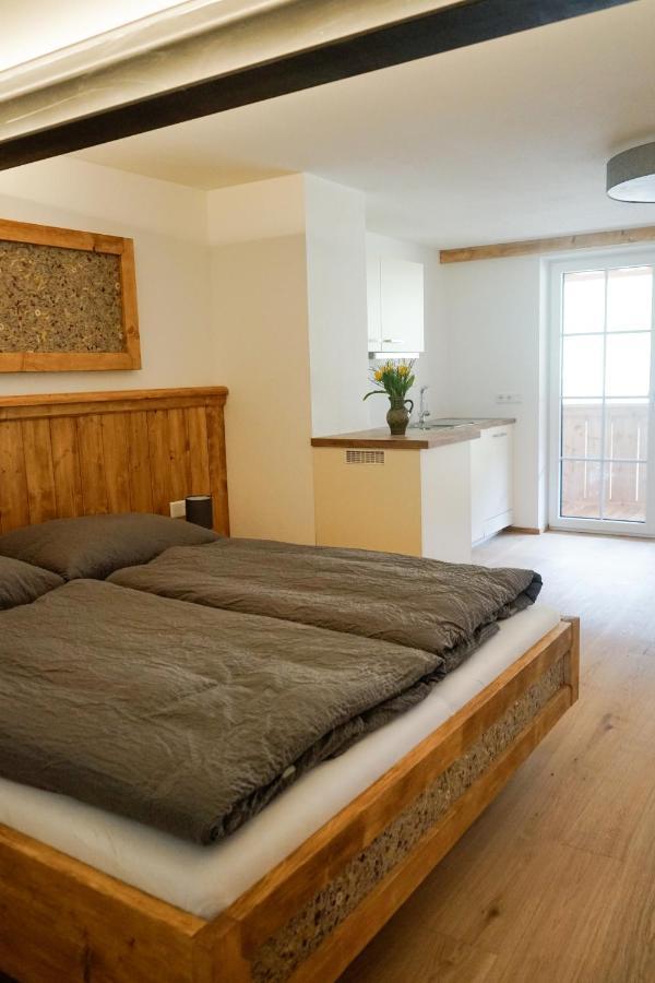 Apartment mit Balkon