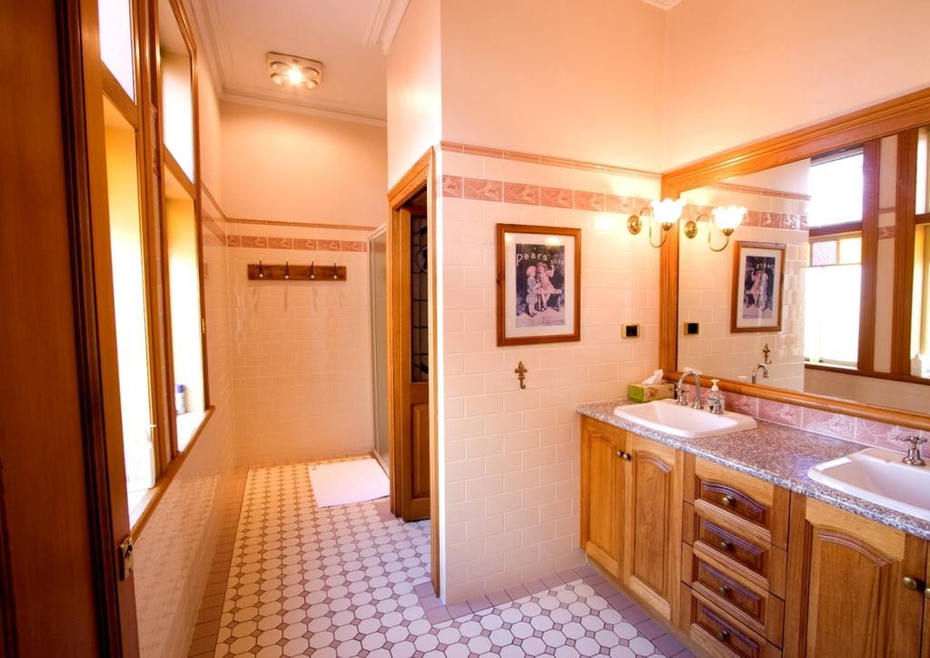 Colonial Double Room with Shared Bathroom