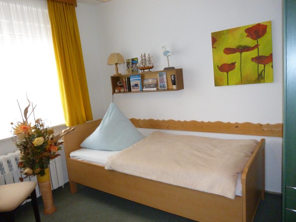 Doppel-/Zweibettzimmer mit Dusche
