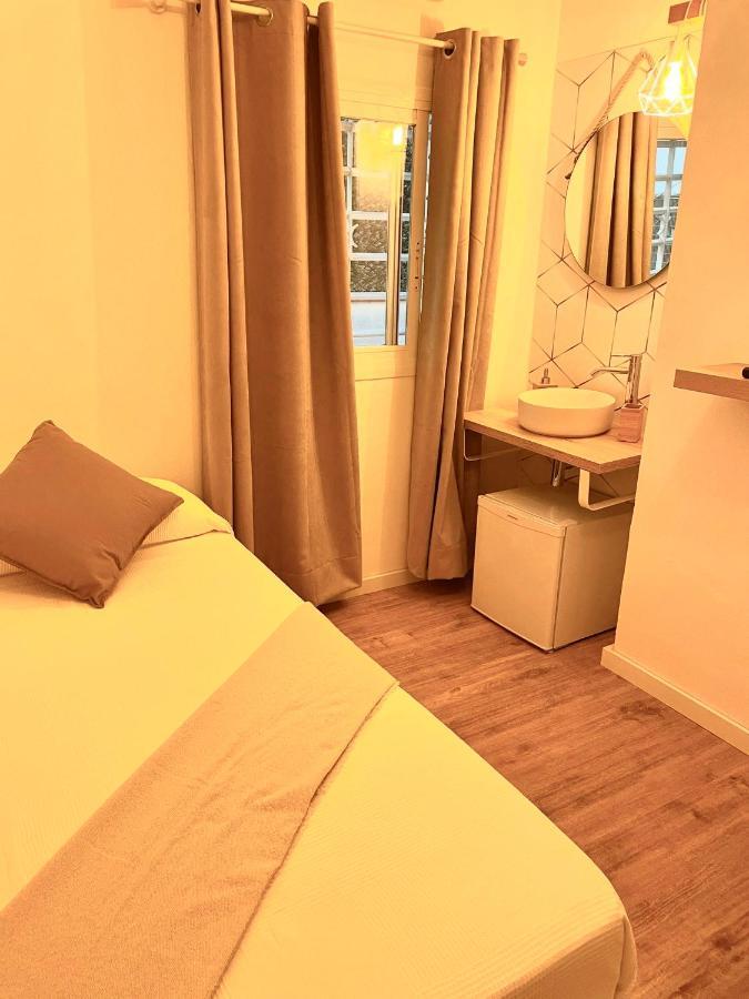 Standard Single Room with Shared Bathroom