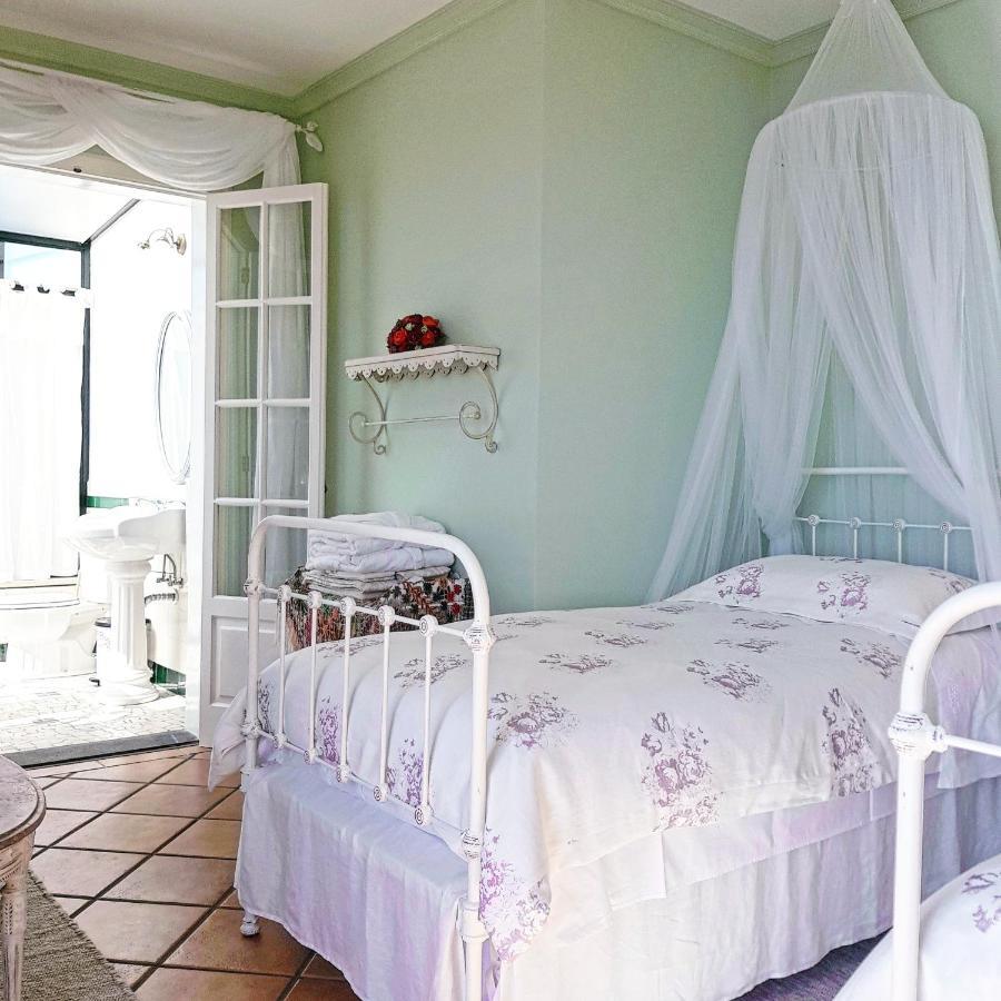 Deluxe Doppel- oder Zweibettzimmer mit Balkon und Meerblick