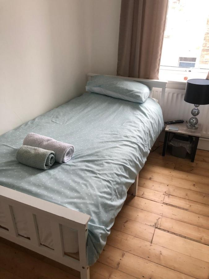 Single room no pets room 2,1378857581:JPEG