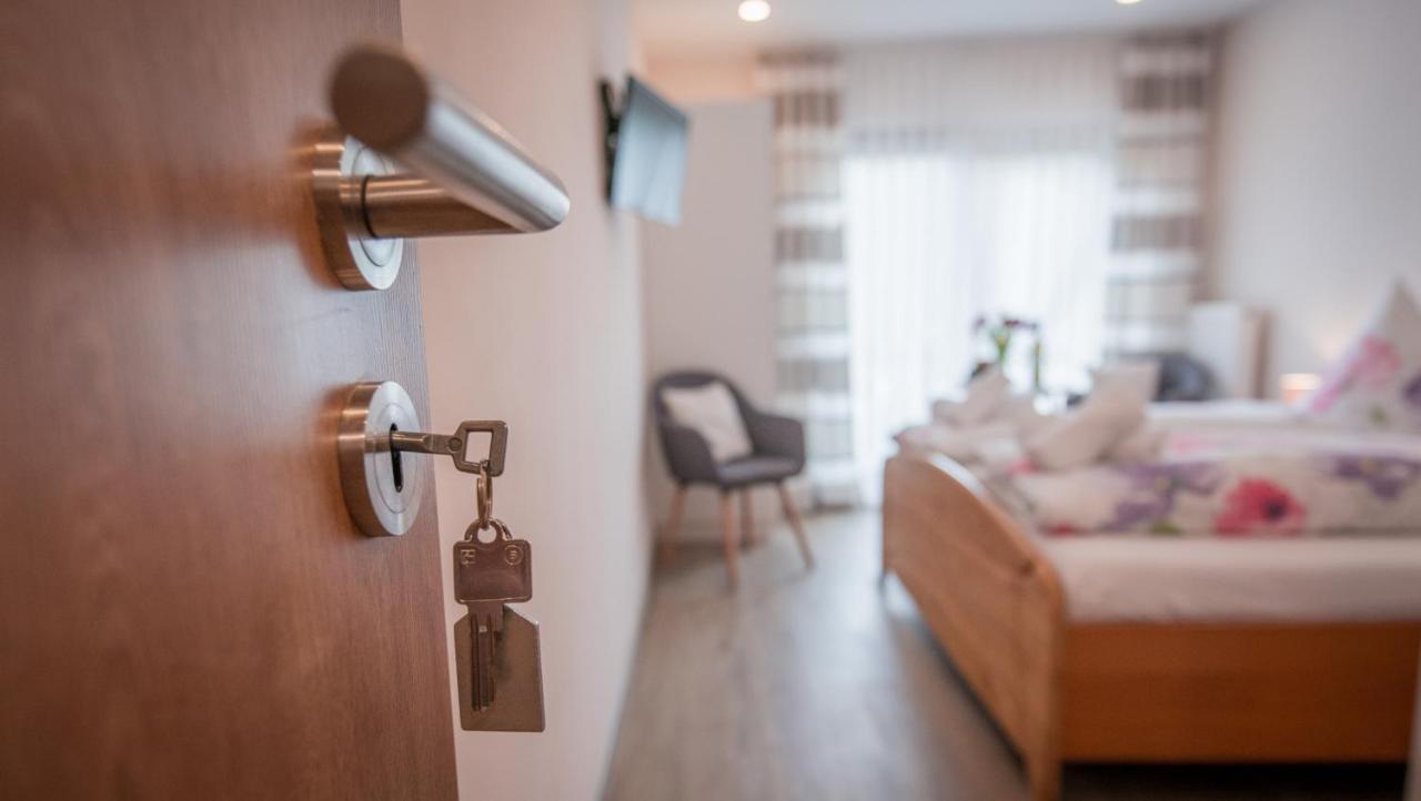 Einzelzimmer mit Balkon