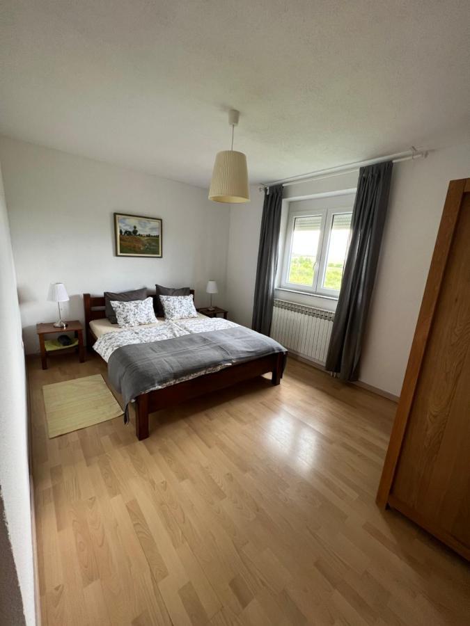 Apartment mit 2 Schlafzimmern und Balkon