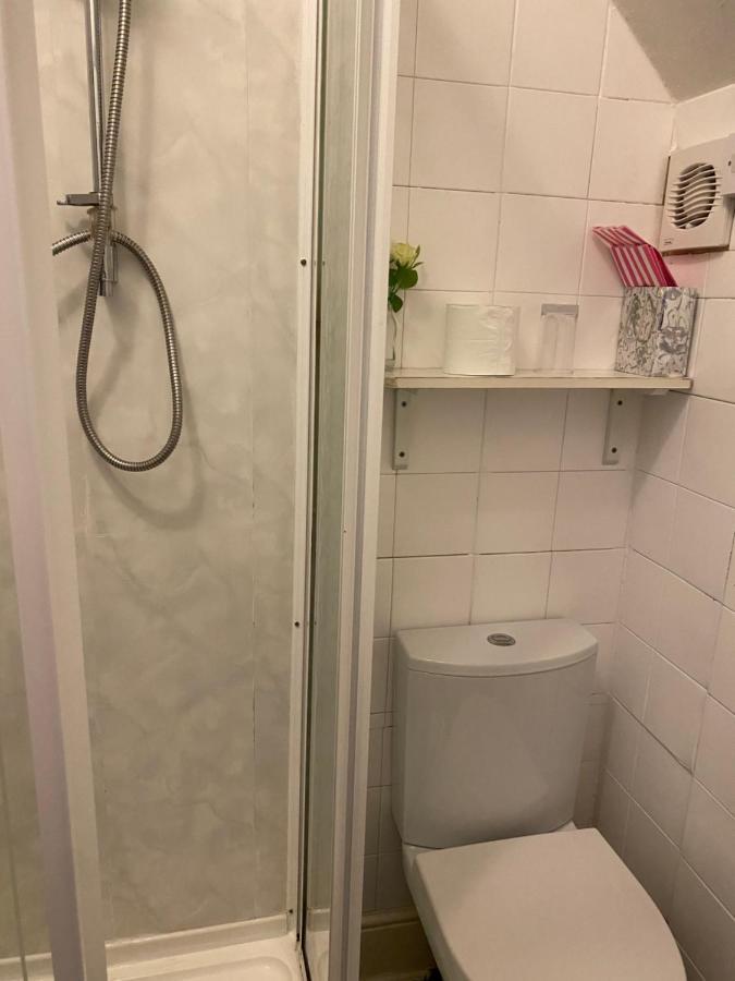 Single Room,630943197:JPEG