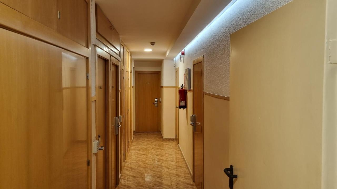 Twin Room with Private Bathroom