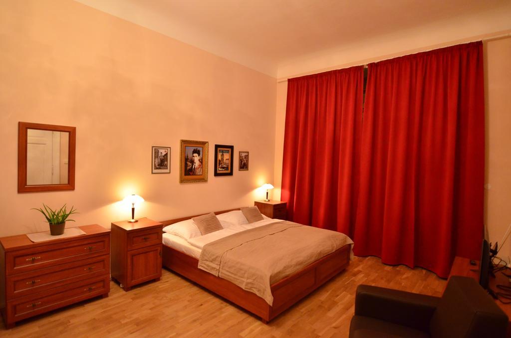 Dreibettzimmer mit eigenem Bad