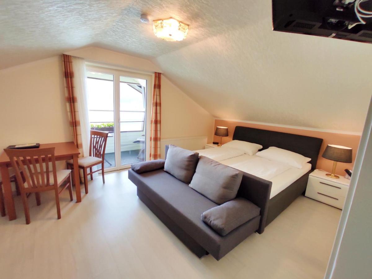 Classic Double Room with Balcony and Lake View