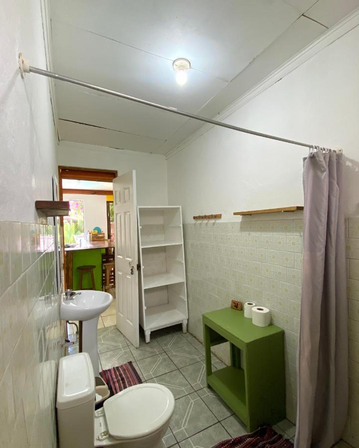 Habitación Triple Básica con baño compartido