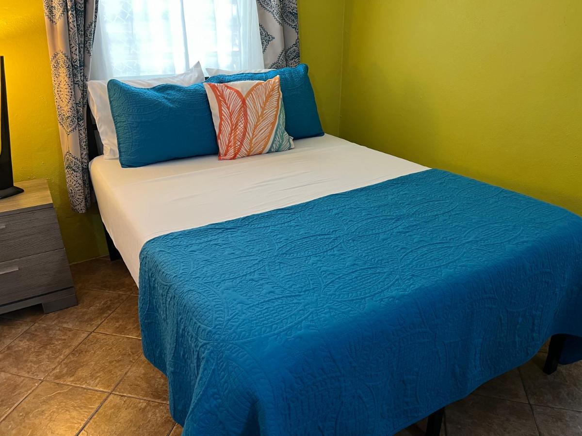 Room 1 double room/handicap accessible