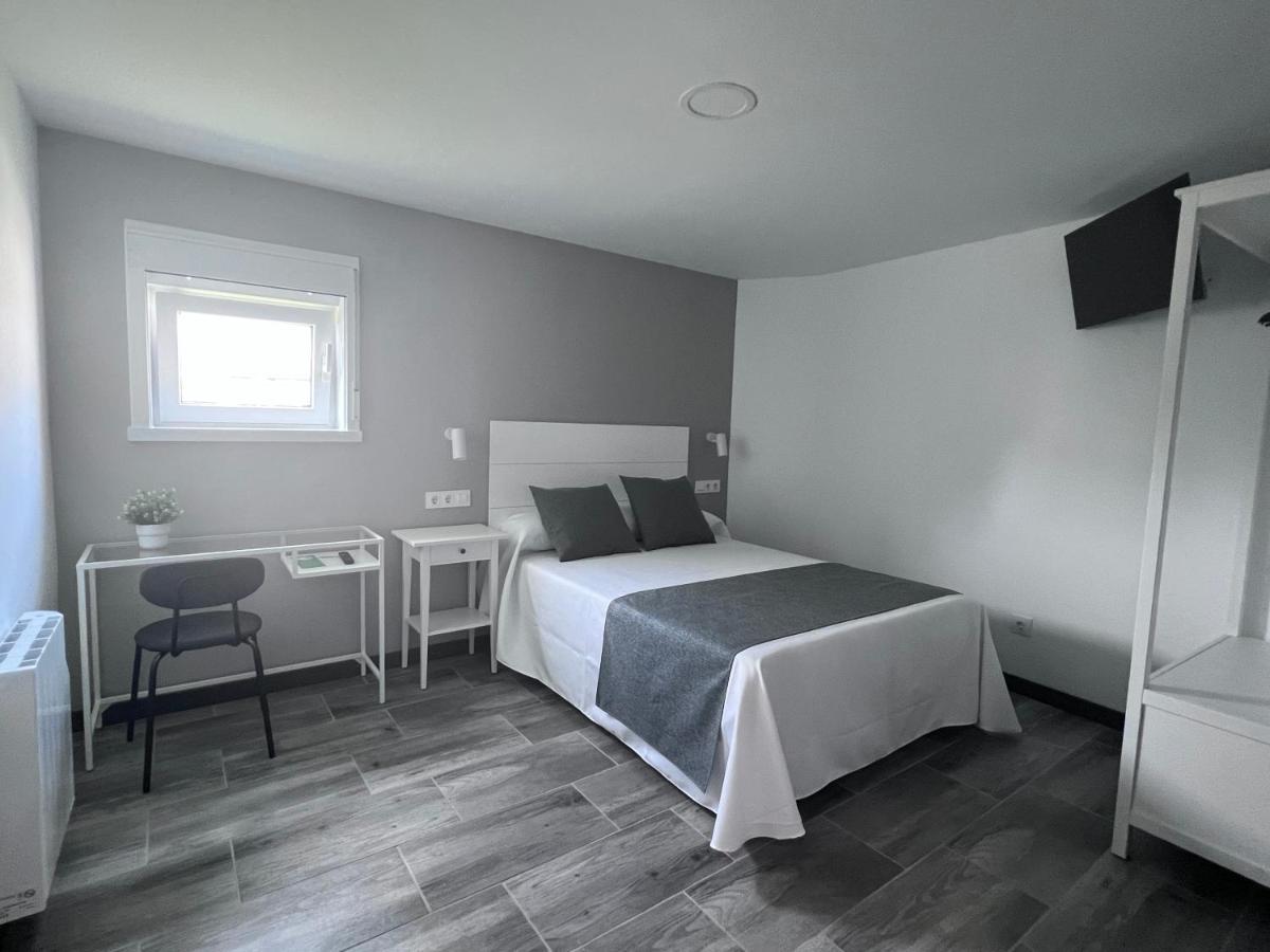 Habitación con cama grande