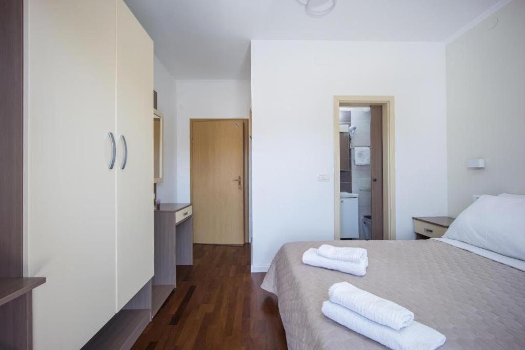Doppelzimmer mit Balkon und Meerblick