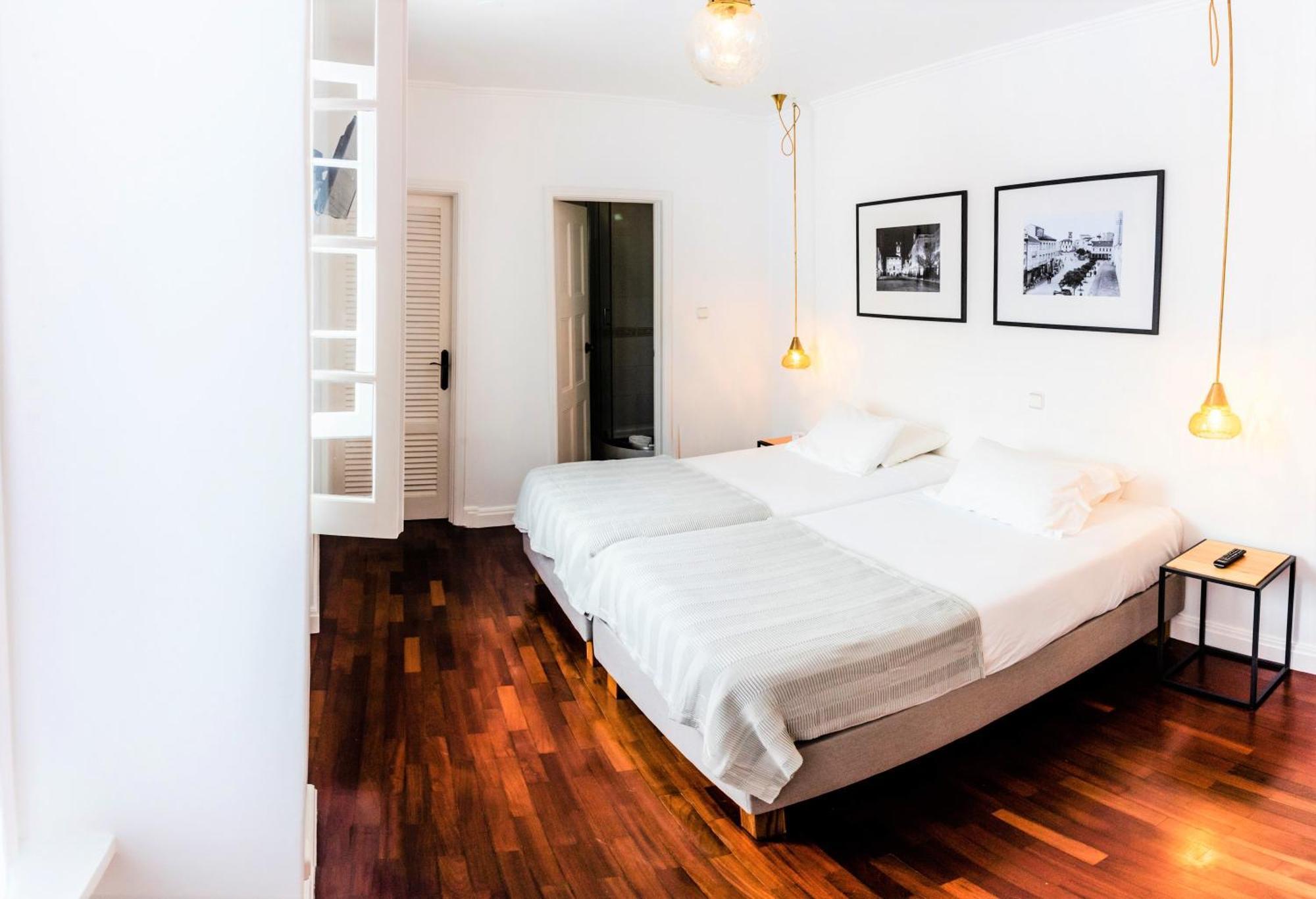 Twin Room,1446351415:JPEG