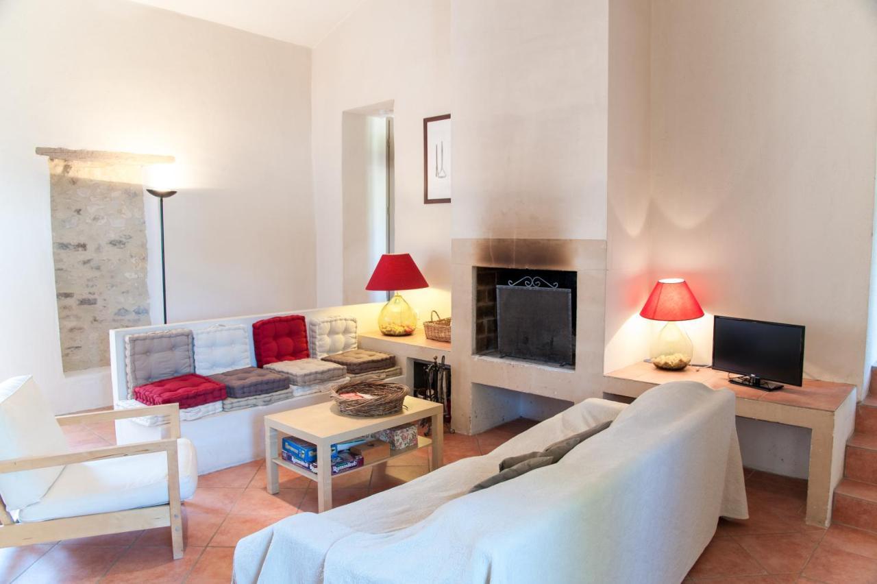 Three-Bedroom House,1479976511:JPEG
