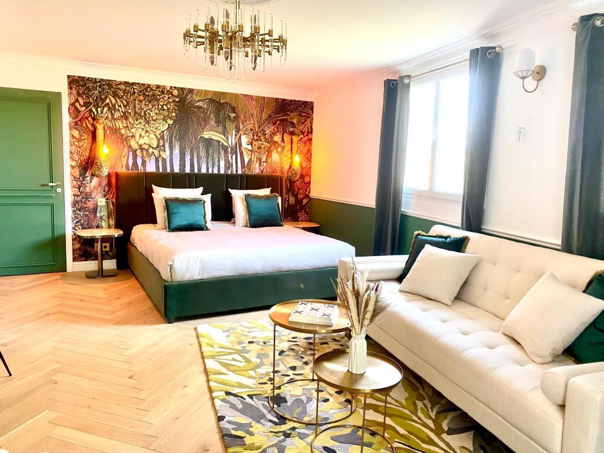 Deluxe Room (2 Adults + 1 Child)