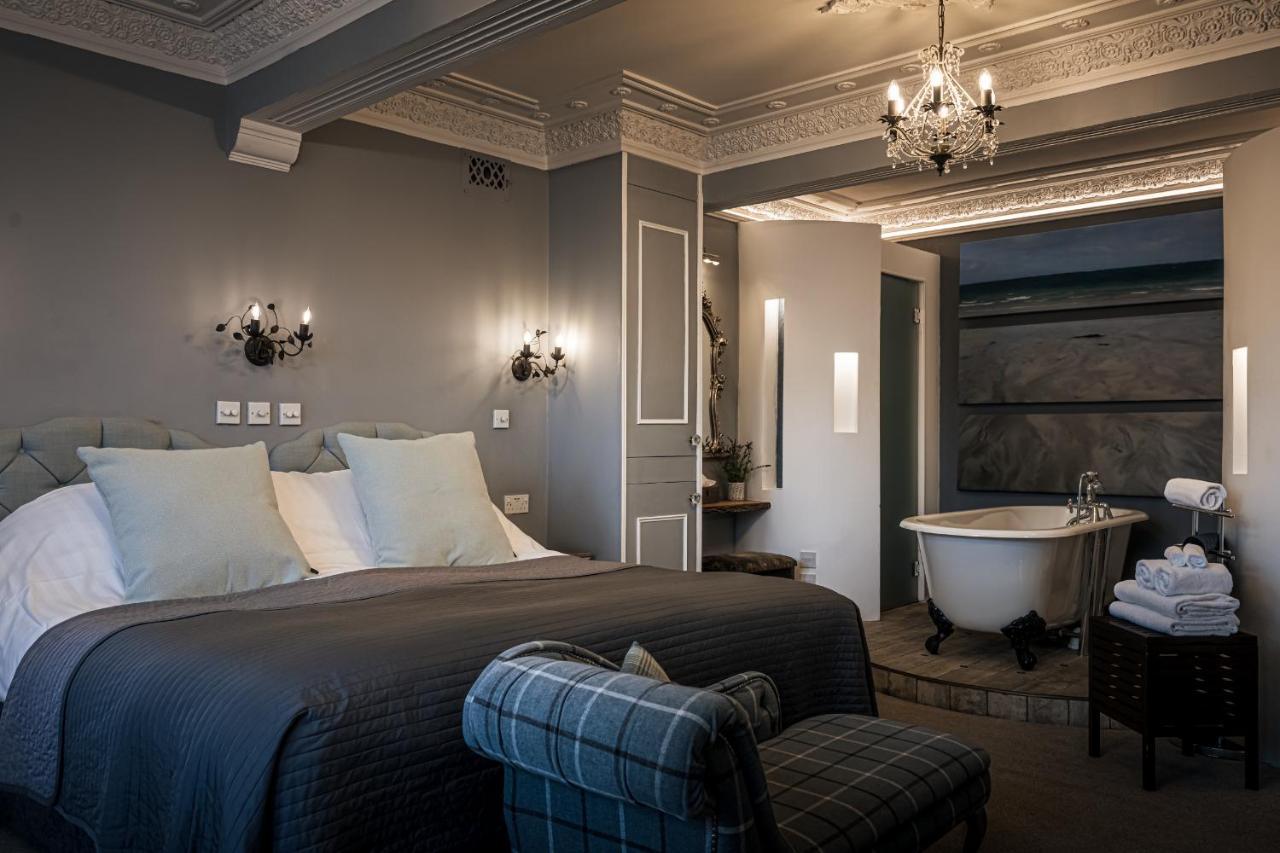 Suite,1499085472:JPEG