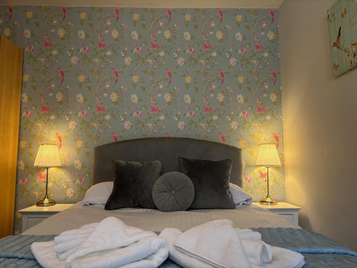 Small Double Room,1499094190:JPEG