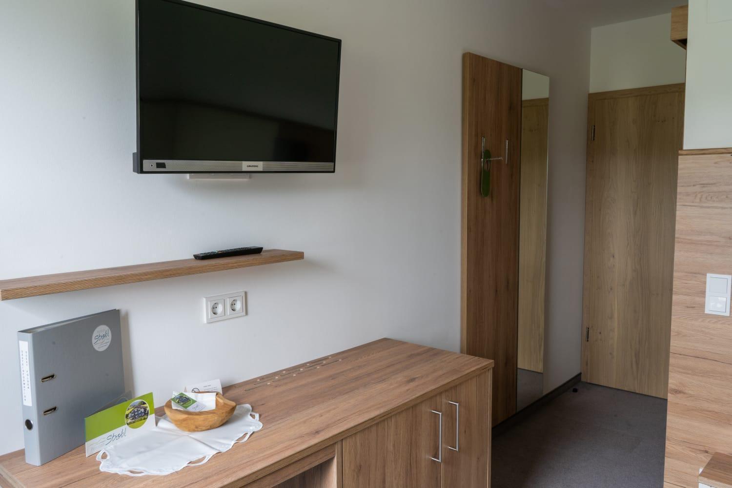 Single Room,1500740758:JPEG