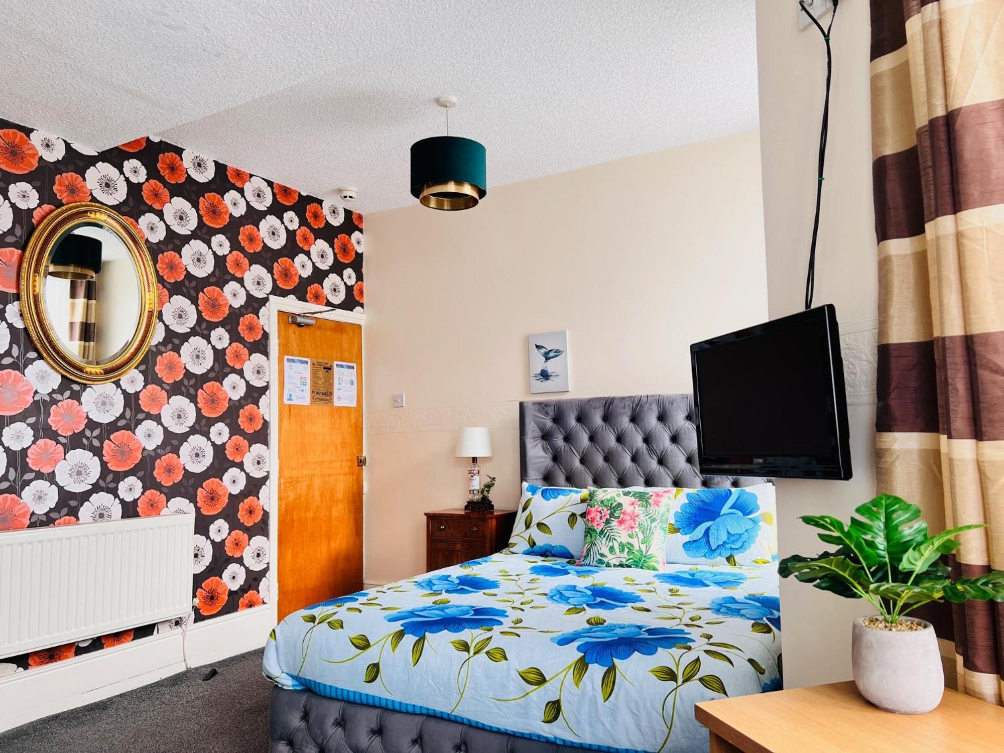 Quadruple Room with Private Bathroom