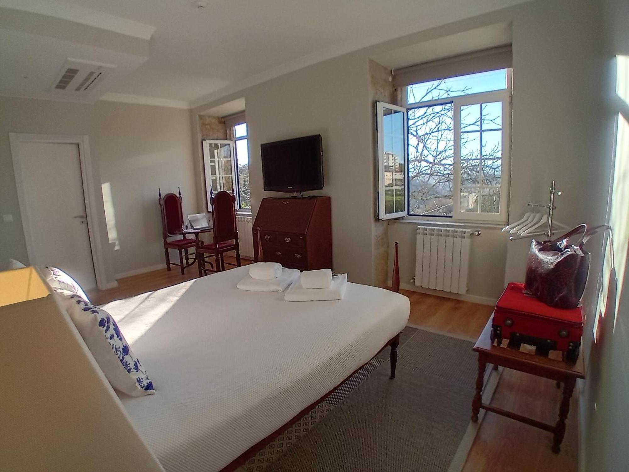 Quarto Duplo com Casa de Banho Privativa