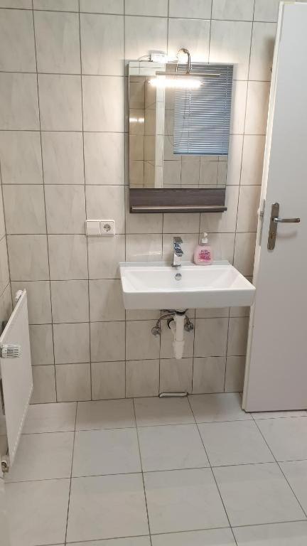 Double or Twin Room with Private Bathroom,1506025084:JPEG