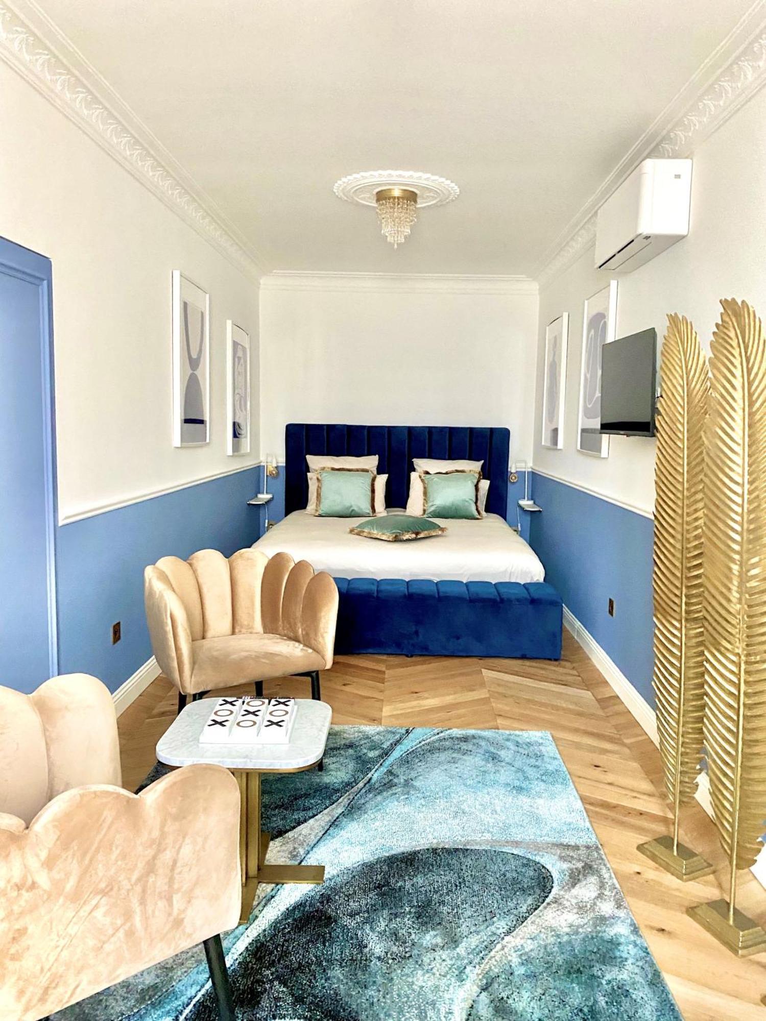 Deluxe Double Room (2 Adults + 1 Child)