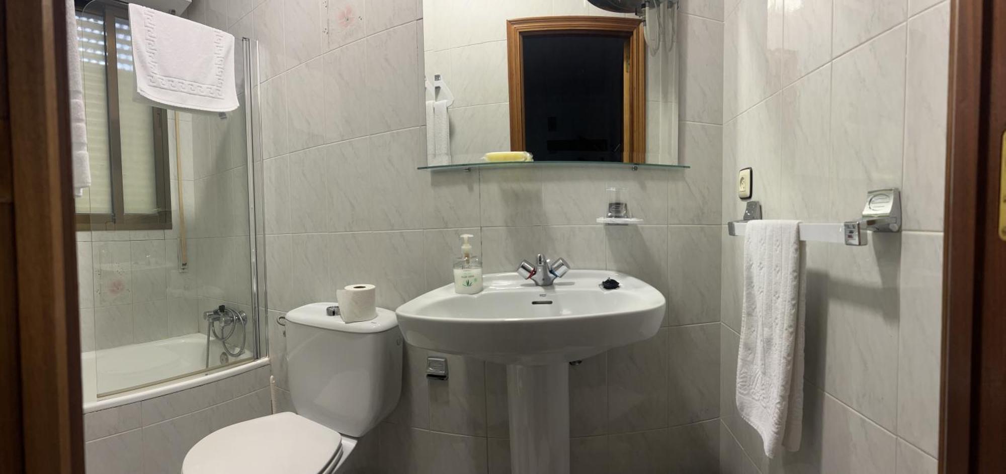Habitación Individual con baño privado
