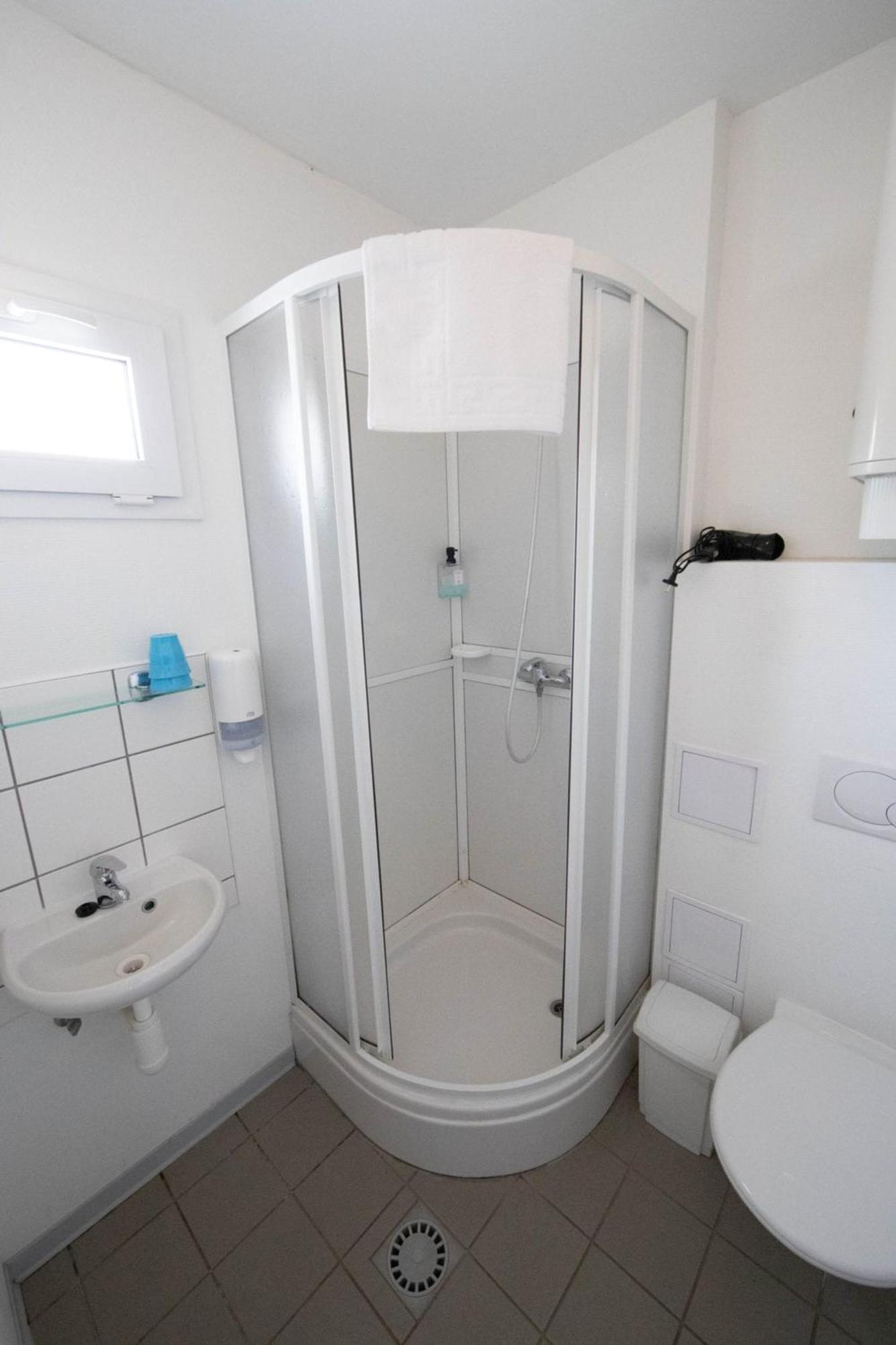 Dreibettzimmer mit eigenem Bad