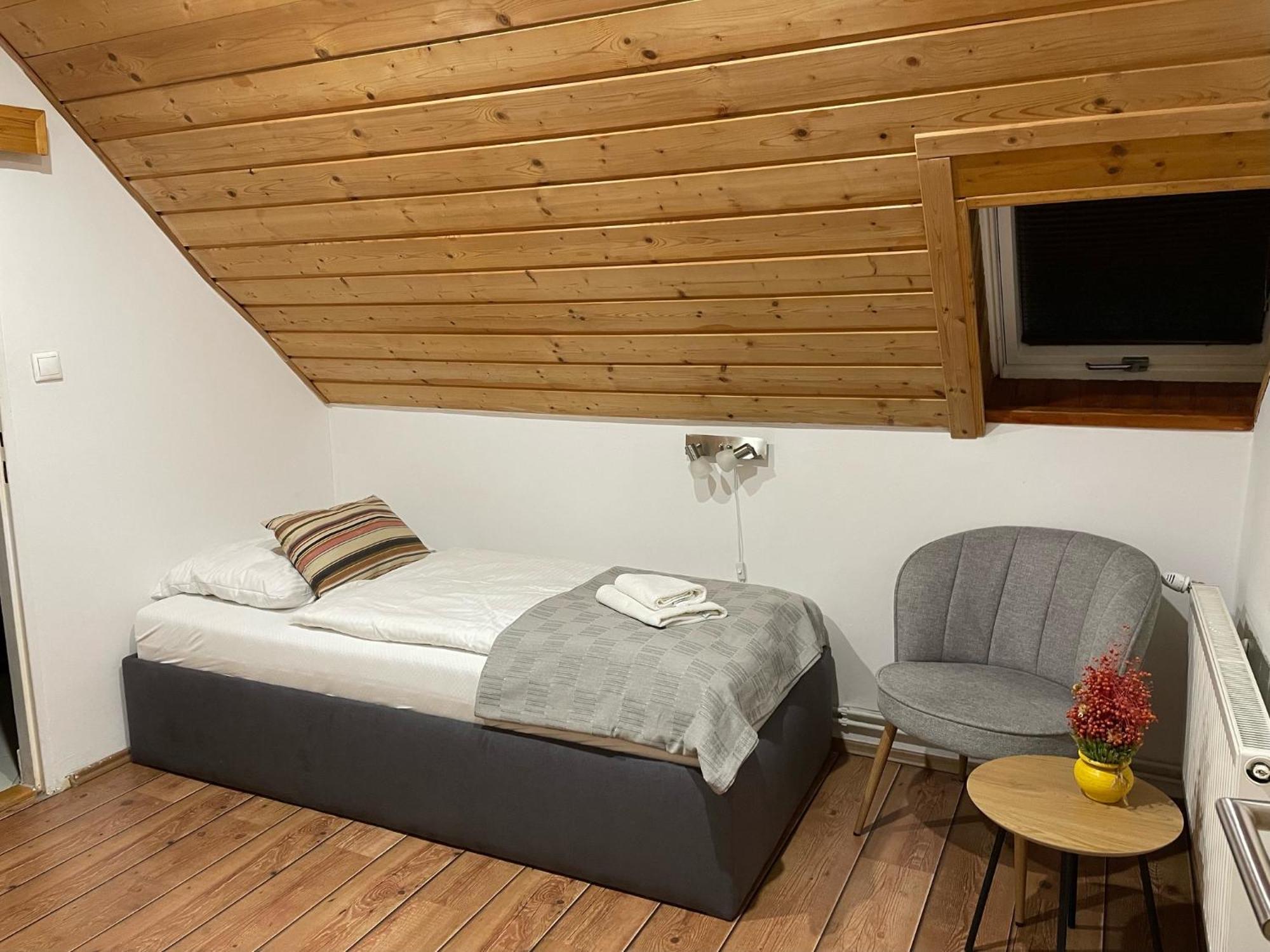 Einzelzimmer mit Zustellbett