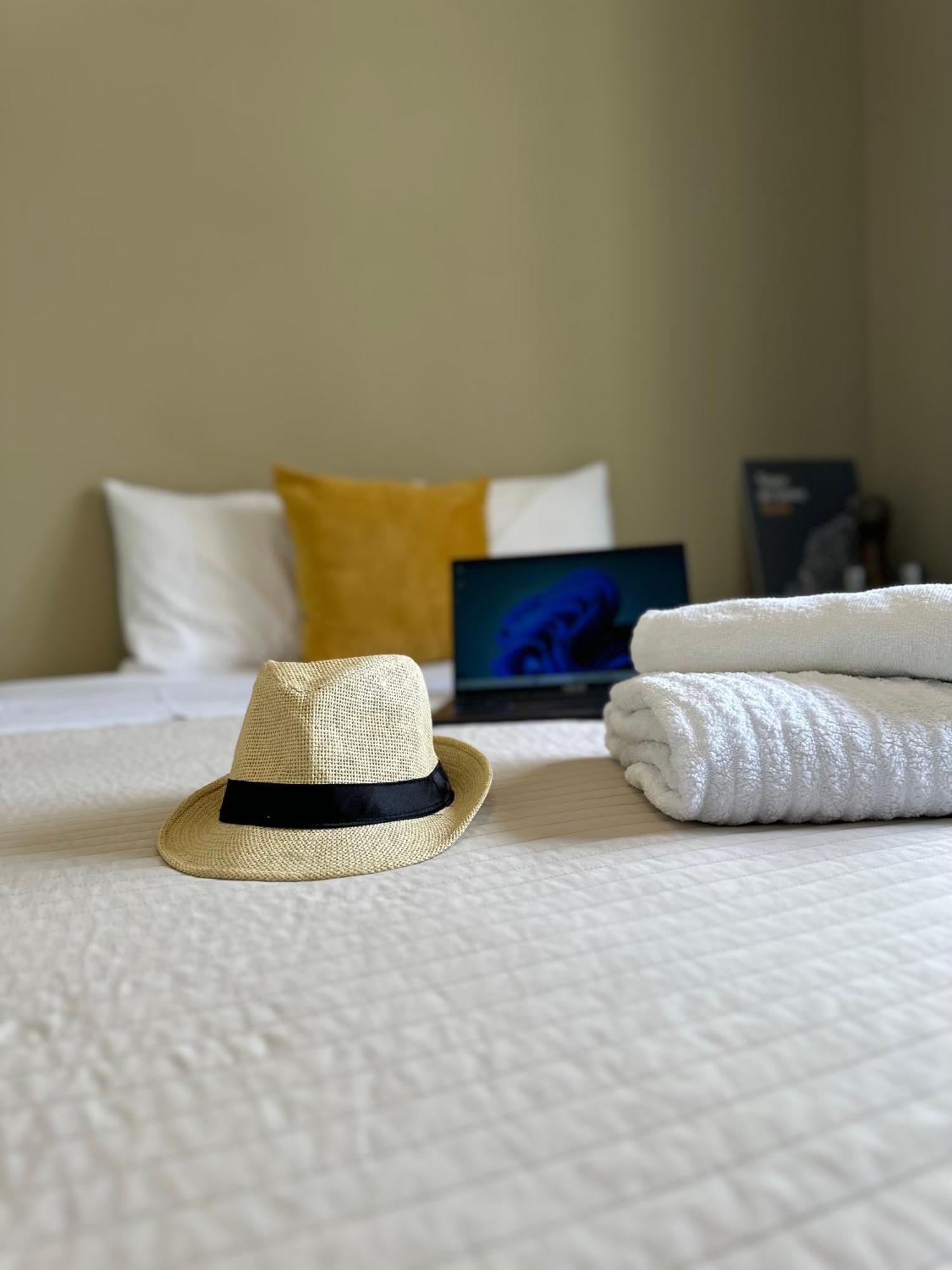 Twin Room,1659483884:JPEG